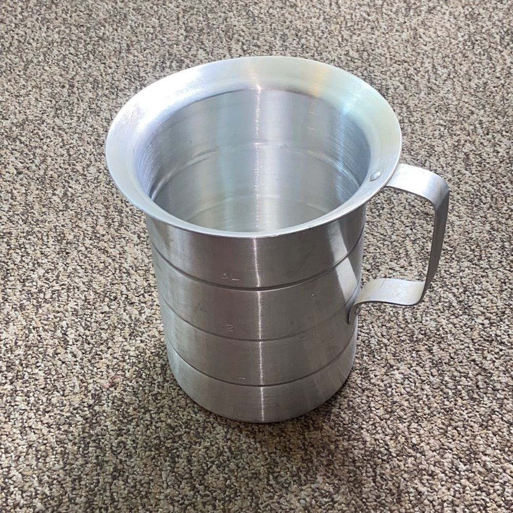 VTG Liberty Ware Clear Field UT Product Of Pakistan MFA-04 Metal Measuring Jug